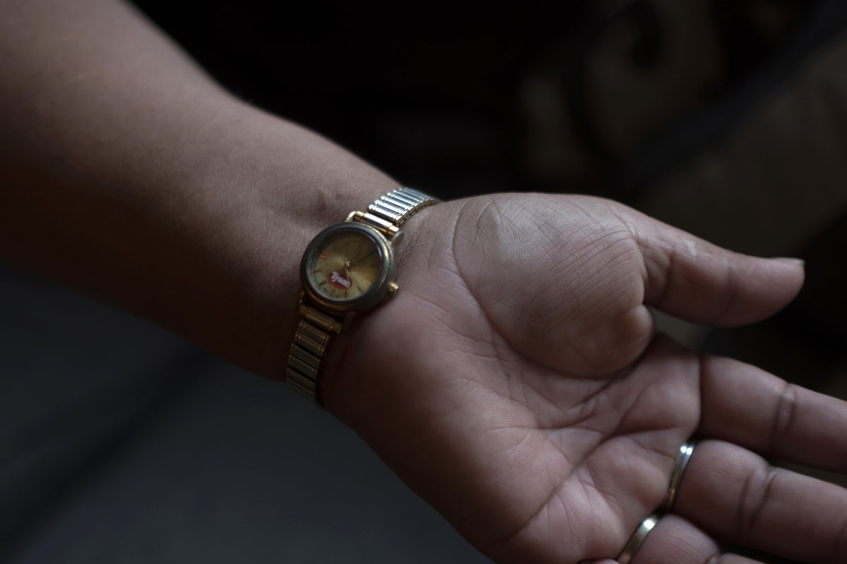 An anonymous worker, 48, from Guatemala, has worked at the Tyson in Green Forest, Arkansas, for 20 years. She needs carpal tunnel surgery in both arms, and Tyson doctors have confirmed that she needs it. However, Tyson has told her the company will not cover the cost of the surgery. Her husband, also a Tyson worker, died of COVID in 2020. (Photo by Jacky Muniello for 168开奖官方开奖网站)